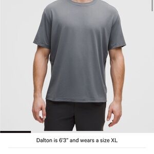 Lululemon men’s EasySet Training Short-Sleeve Shirt